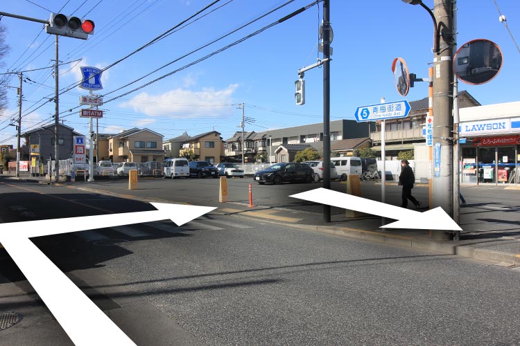 ②ひとつ目の信号を渡り、折り返します。