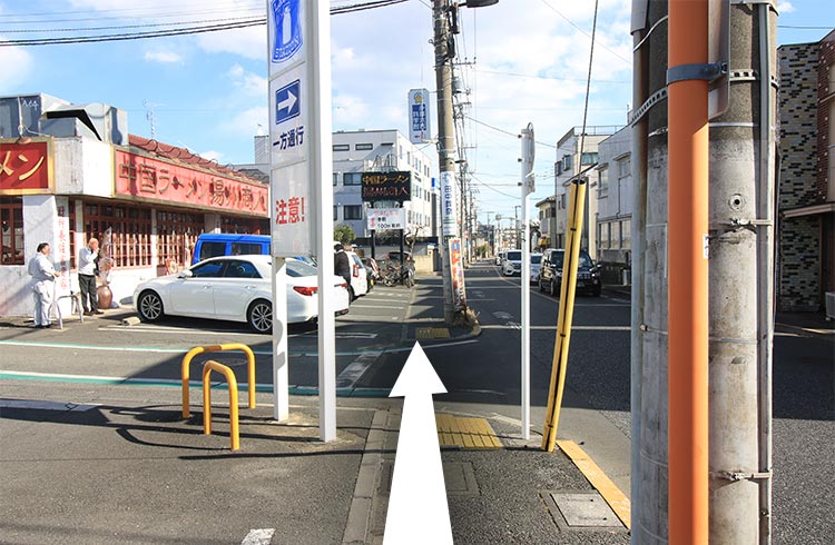 ③その後、道なりに進んでください。