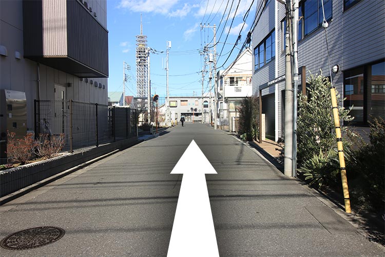 ⑤道なりに進んでください。